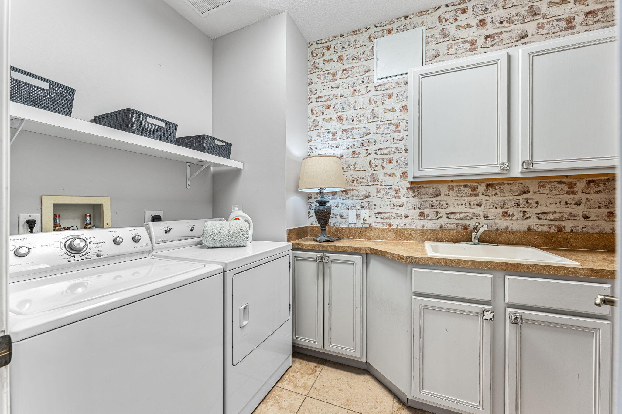 6005 Highway 1, 302