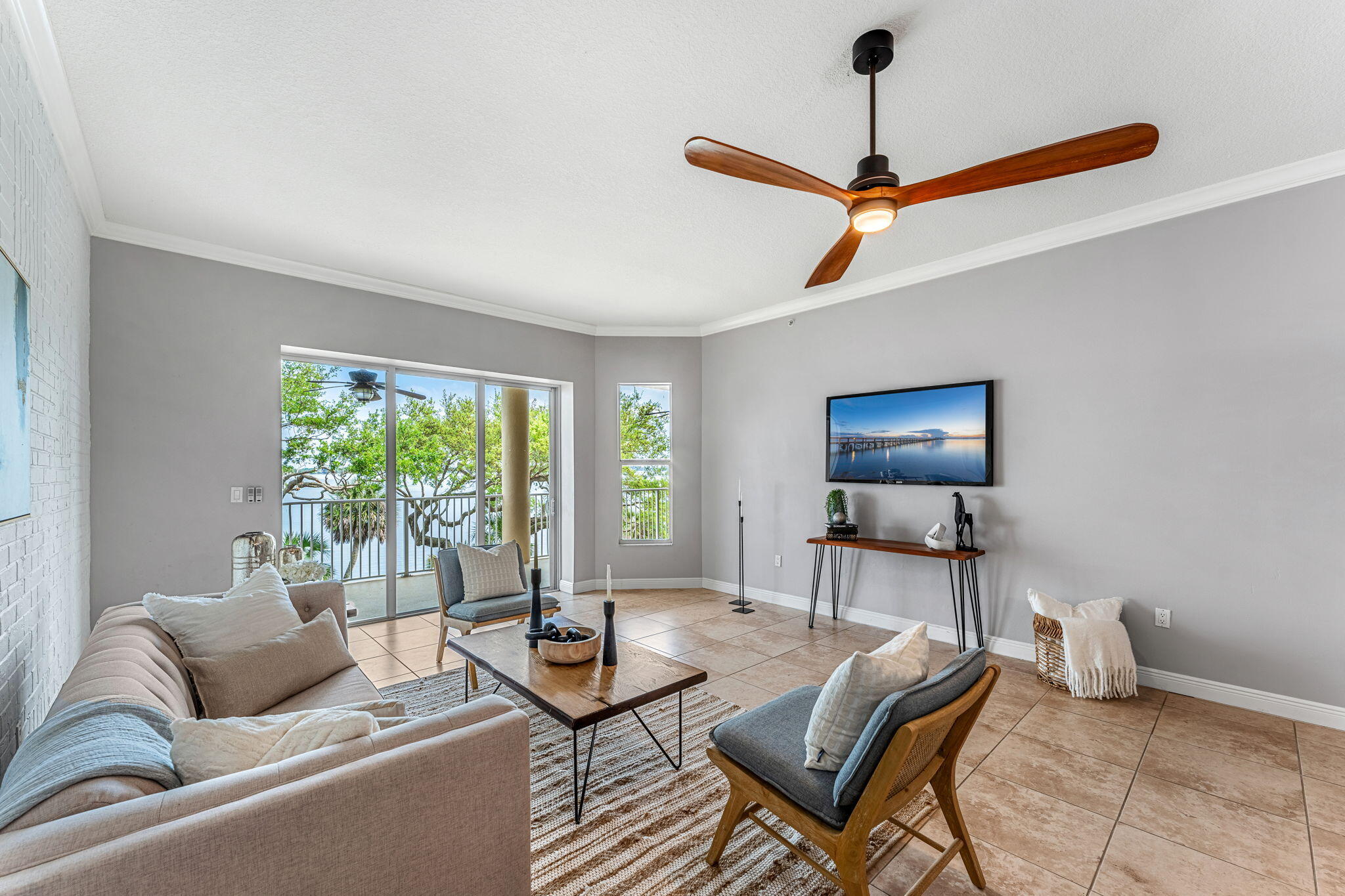 6005 Highway 1, 302
