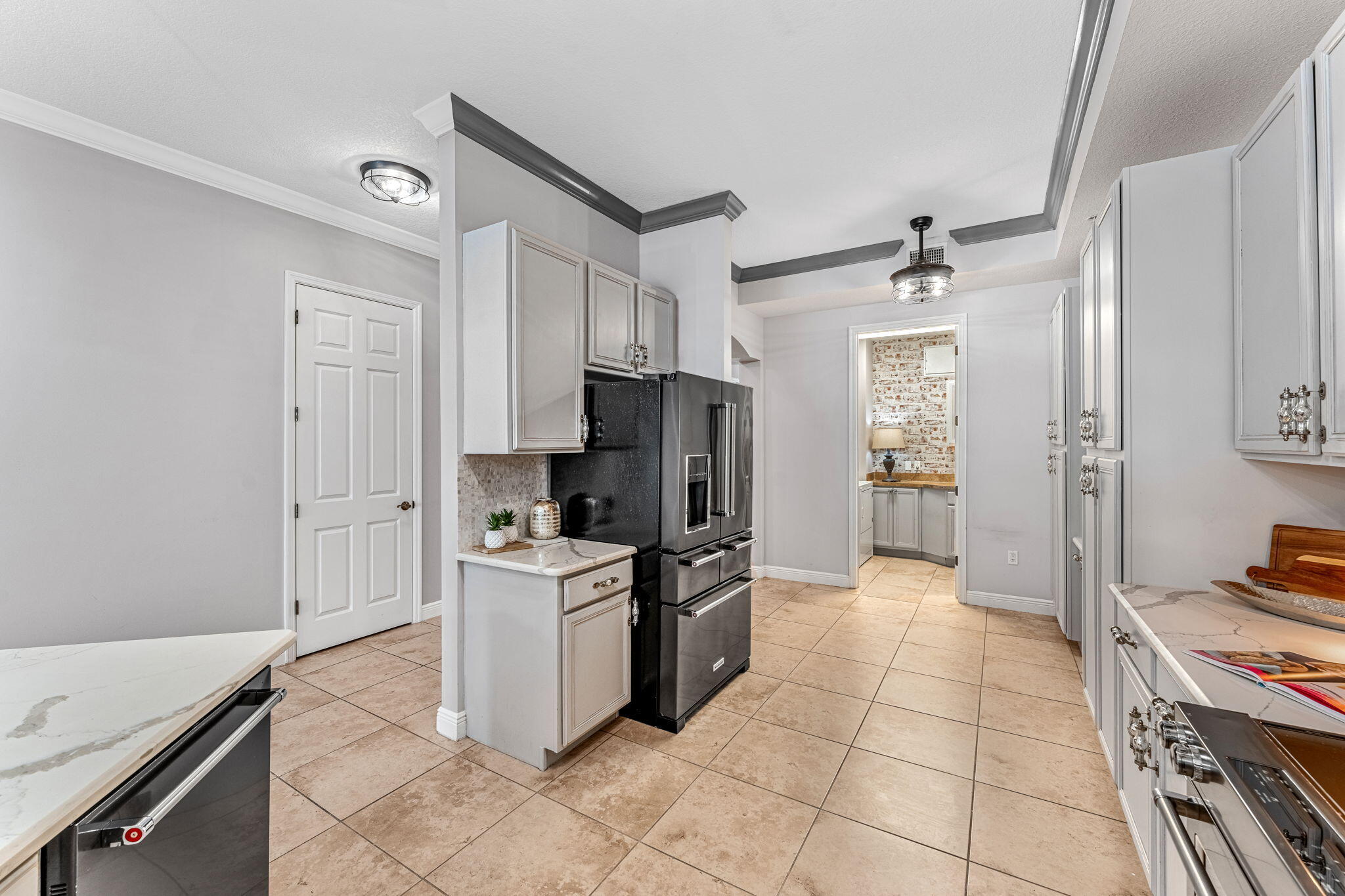 6005 Highway 1, 302