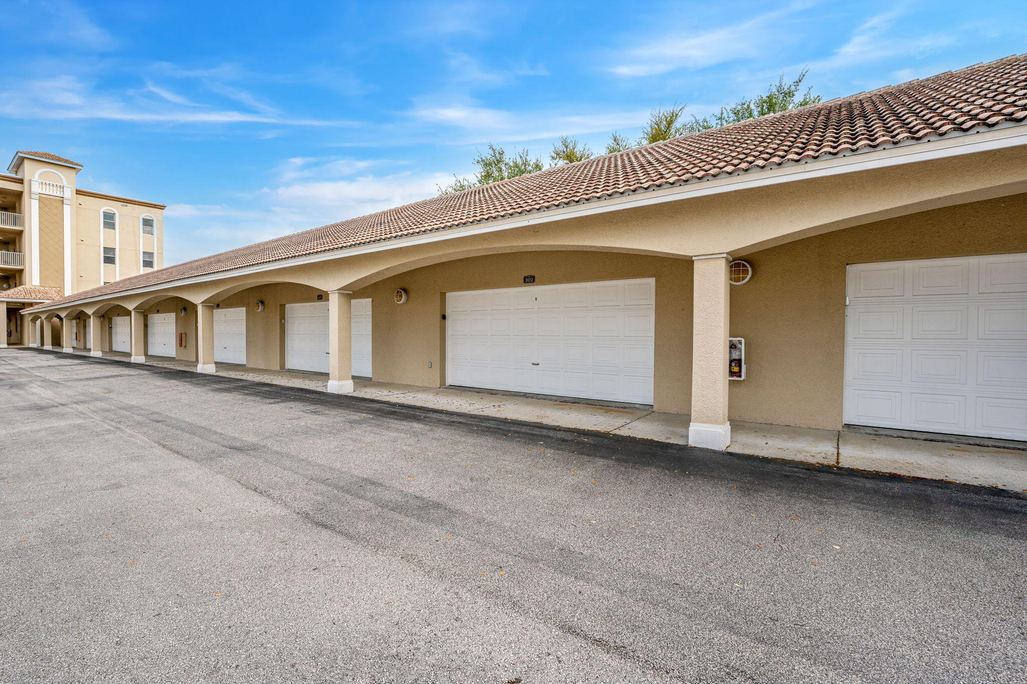 6005 Highway 1, 302