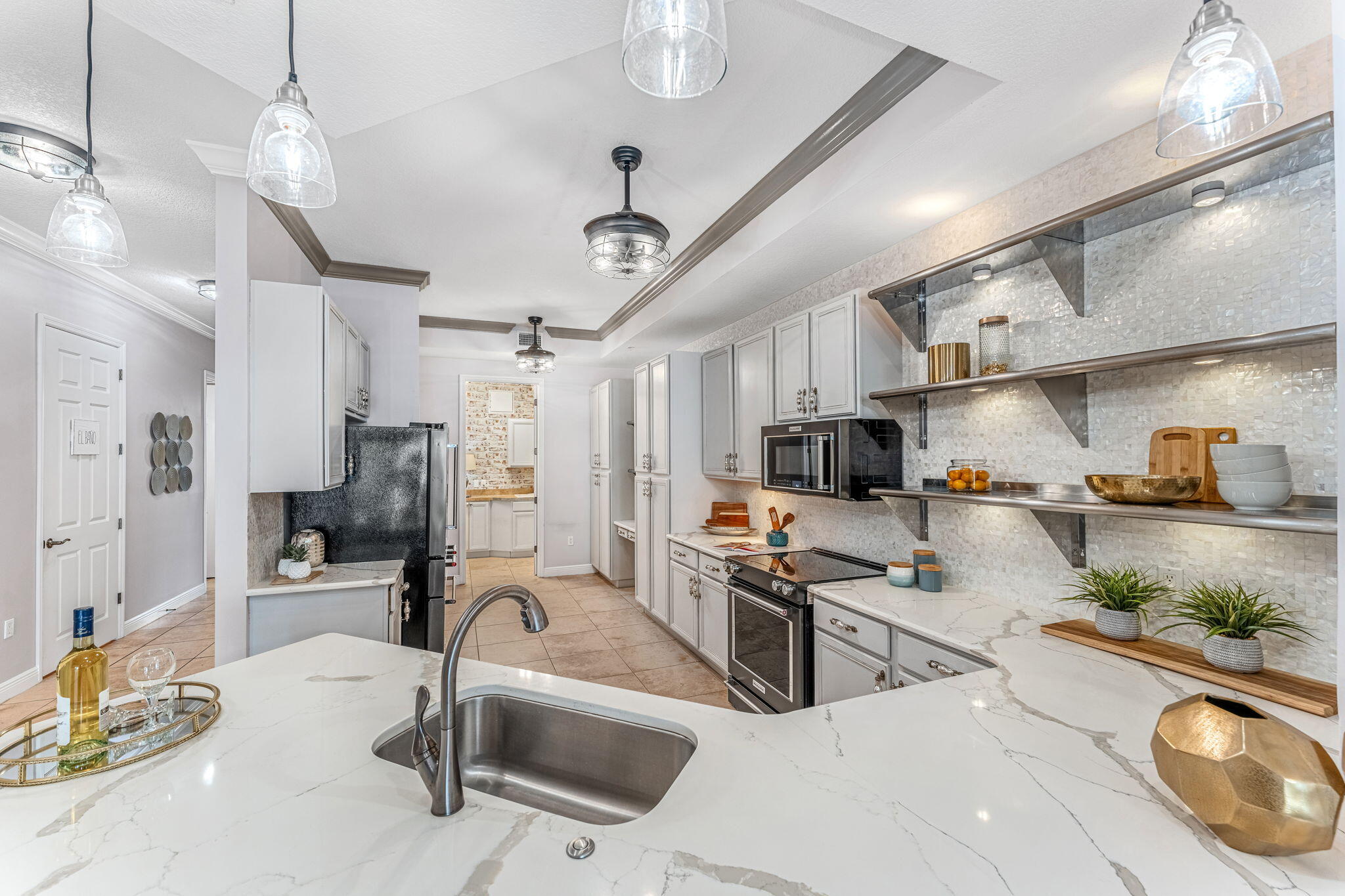 6005 Highway 1, 302