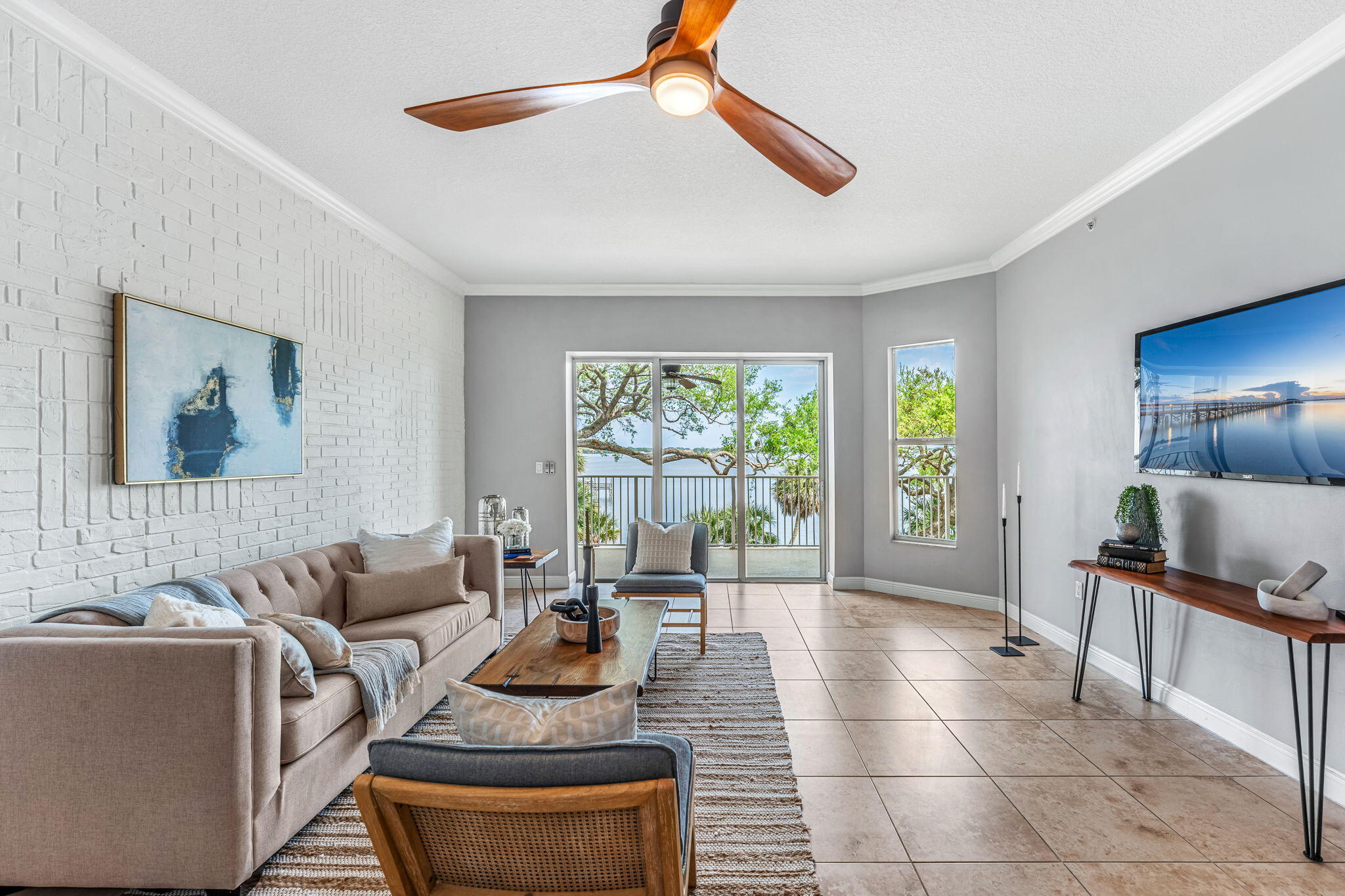 6005 Highway 1, 302