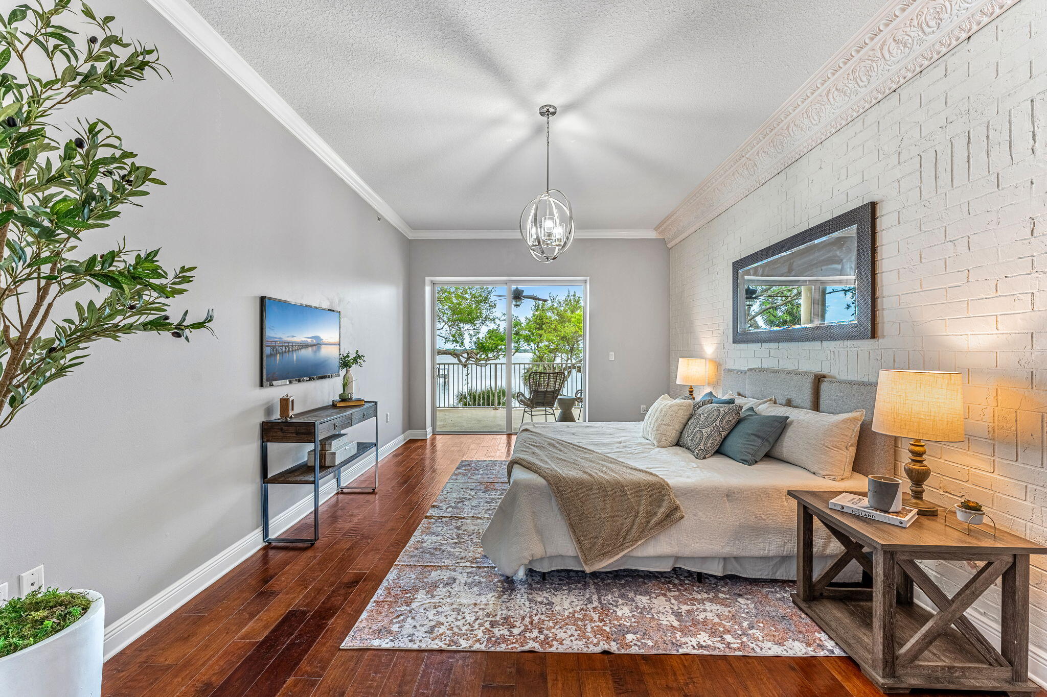6005 Highway 1, 302