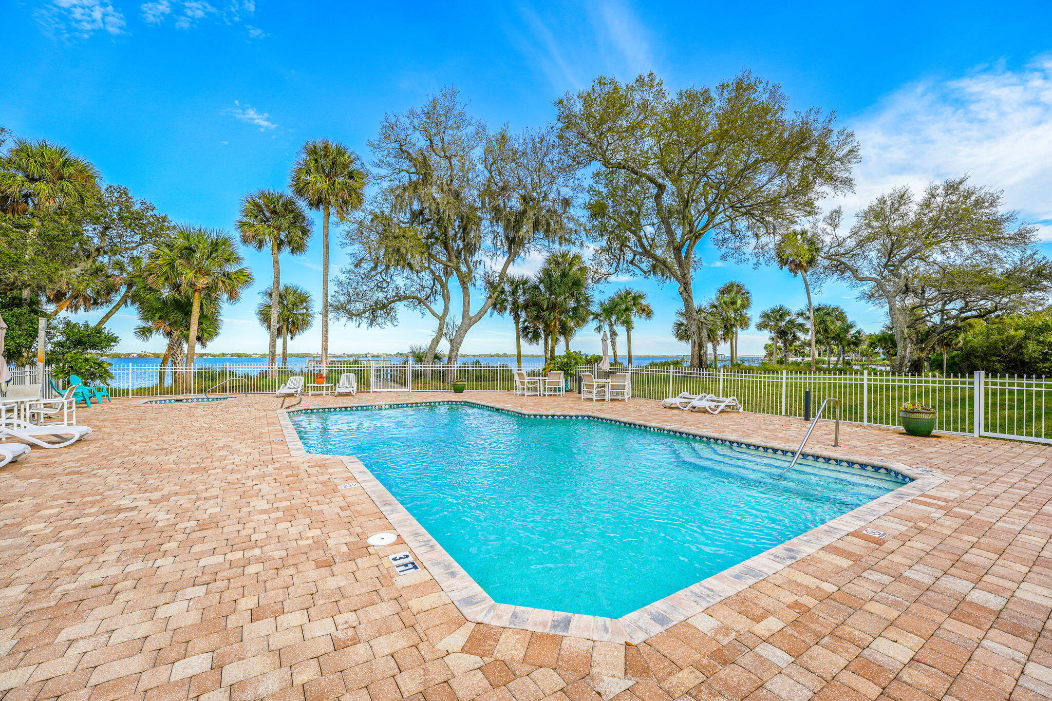6005 Highway 1, 302