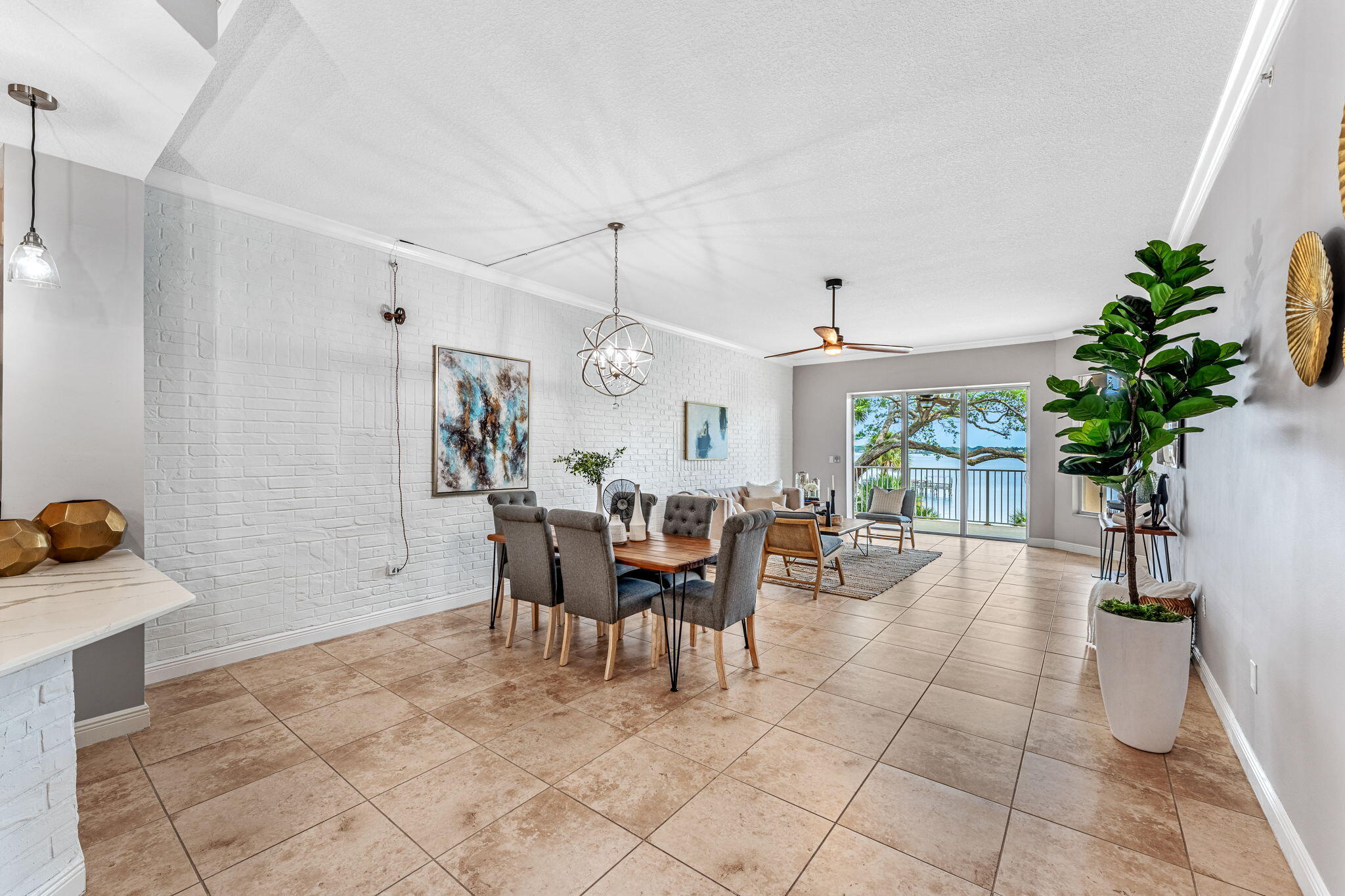 6005 Highway 1, 302