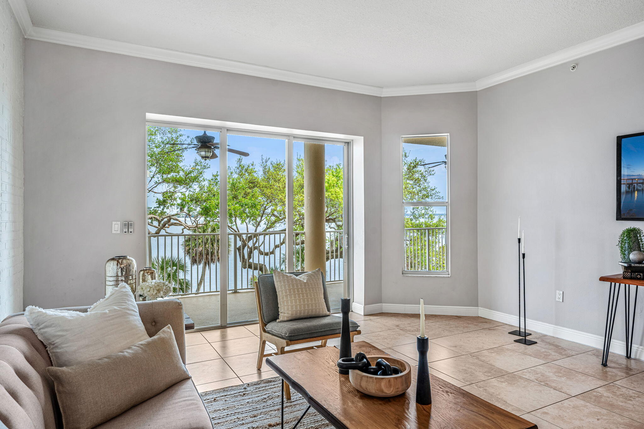 6005 Highway 1, 302