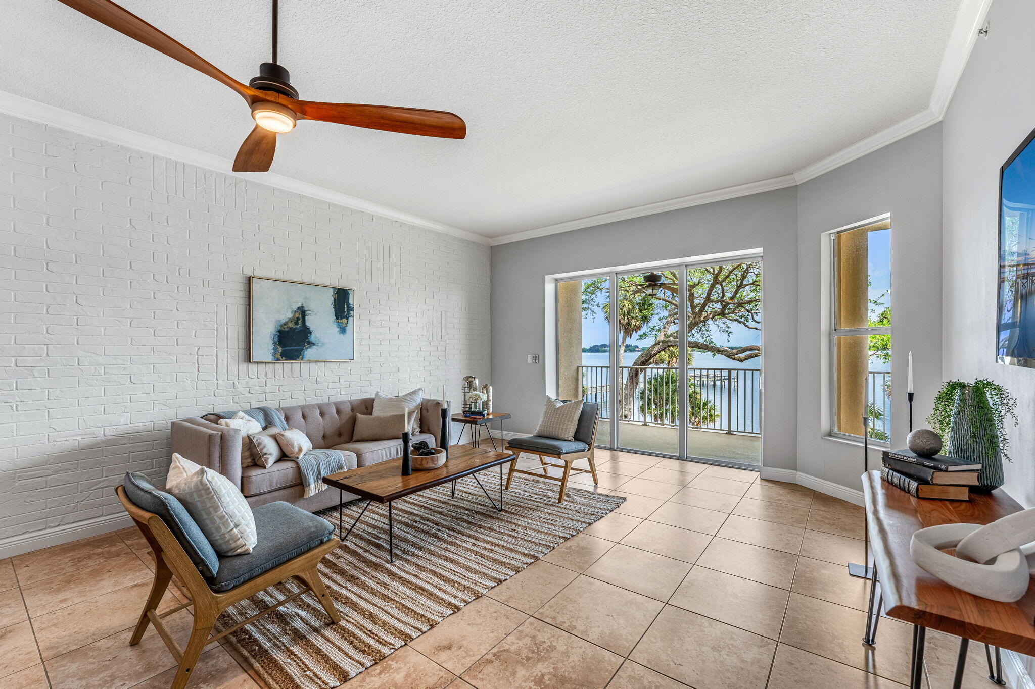 6005 Highway 1, 302