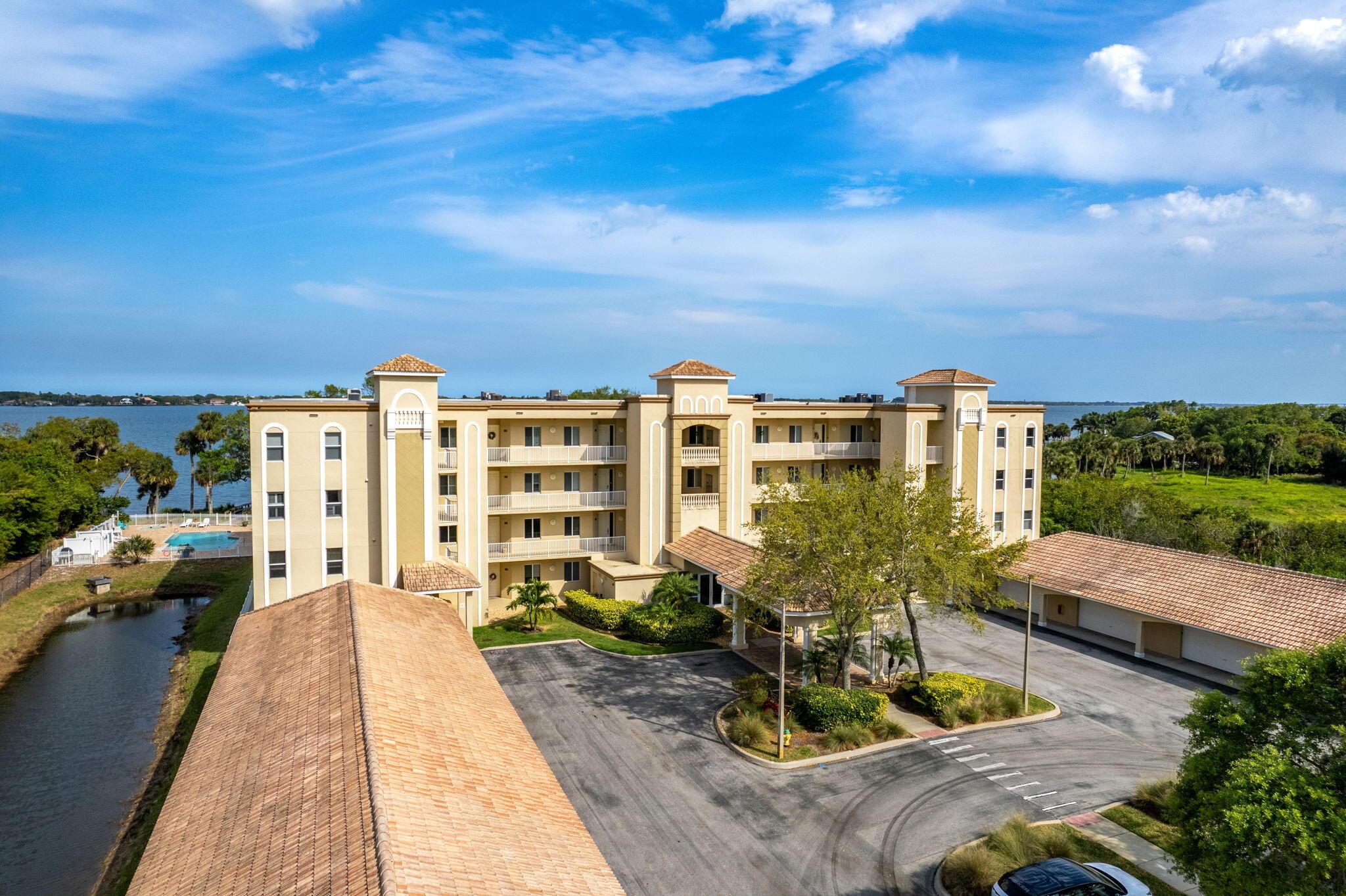 6005 Highway 1, 302