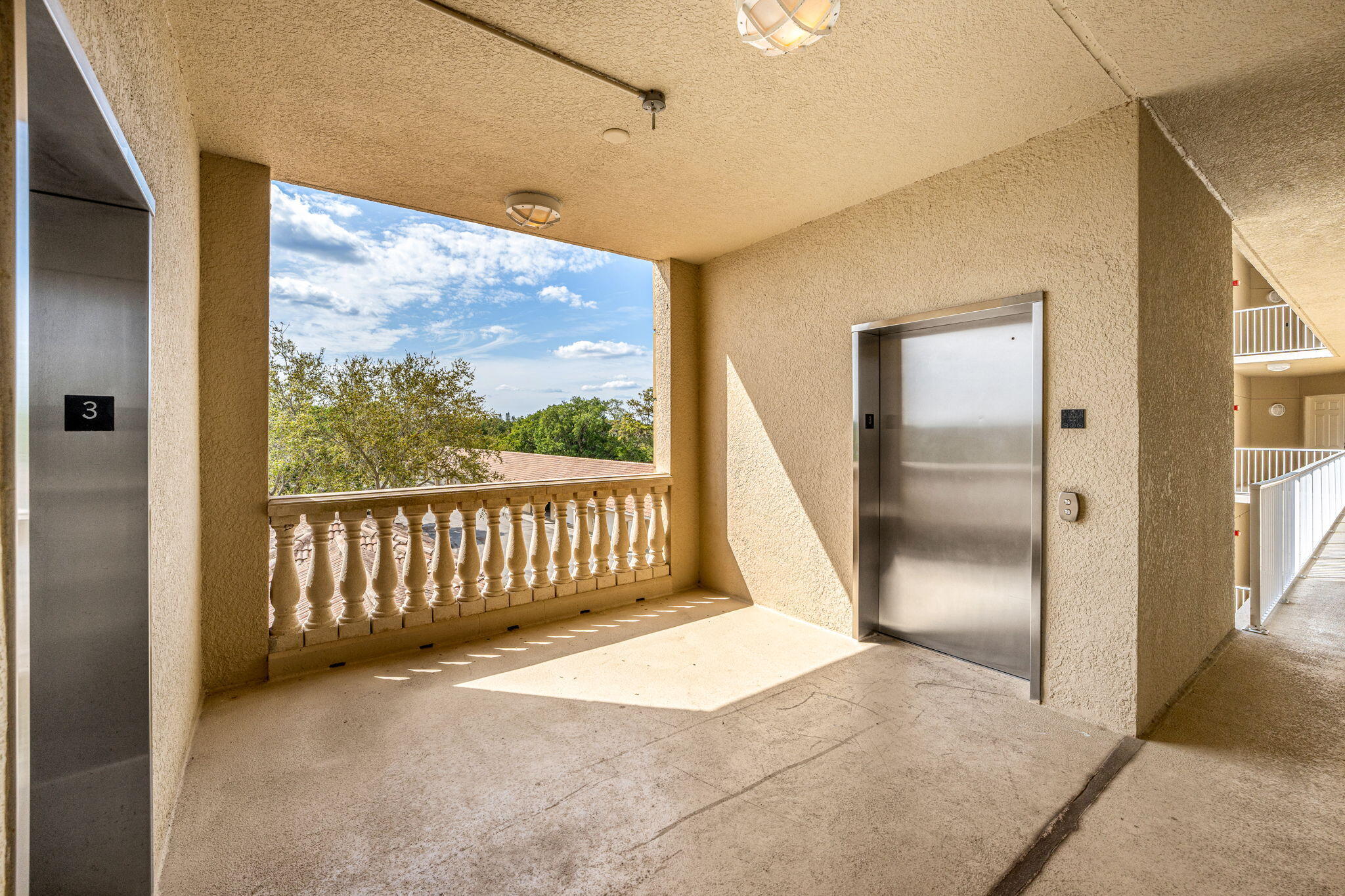 6005 Highway 1, 302