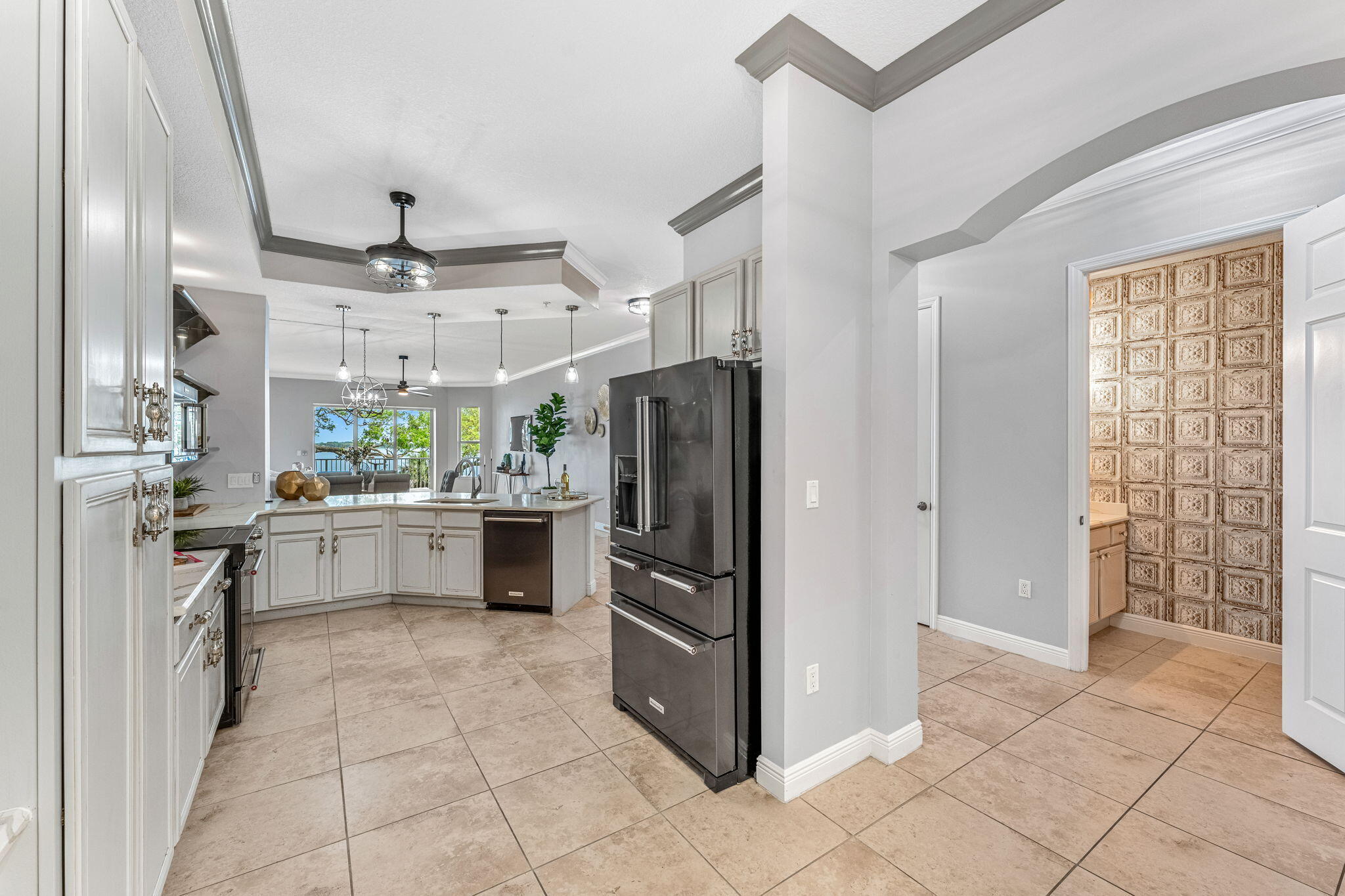 6005 Highway 1, 302