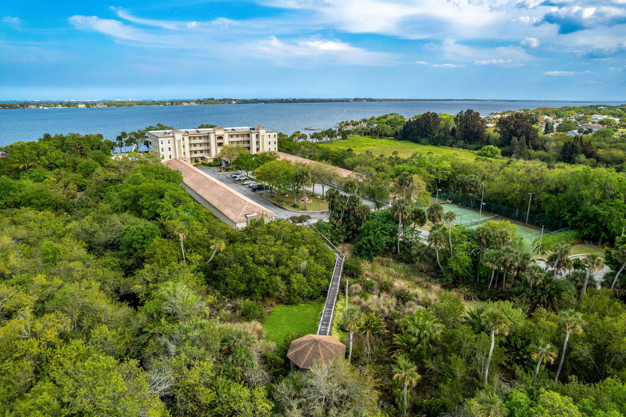 6005 Highway 1, 302