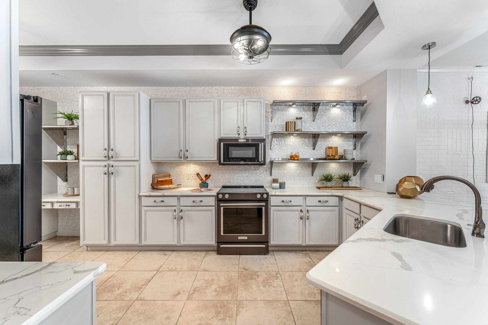 6005 Highway 1, 302