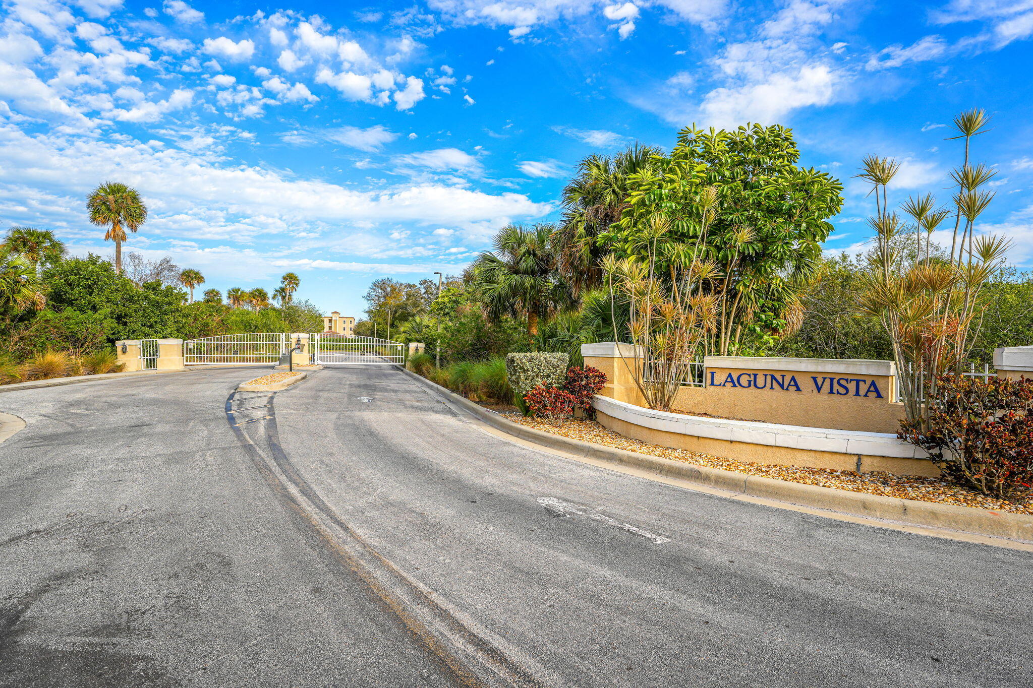 6005 Highway 1, 302