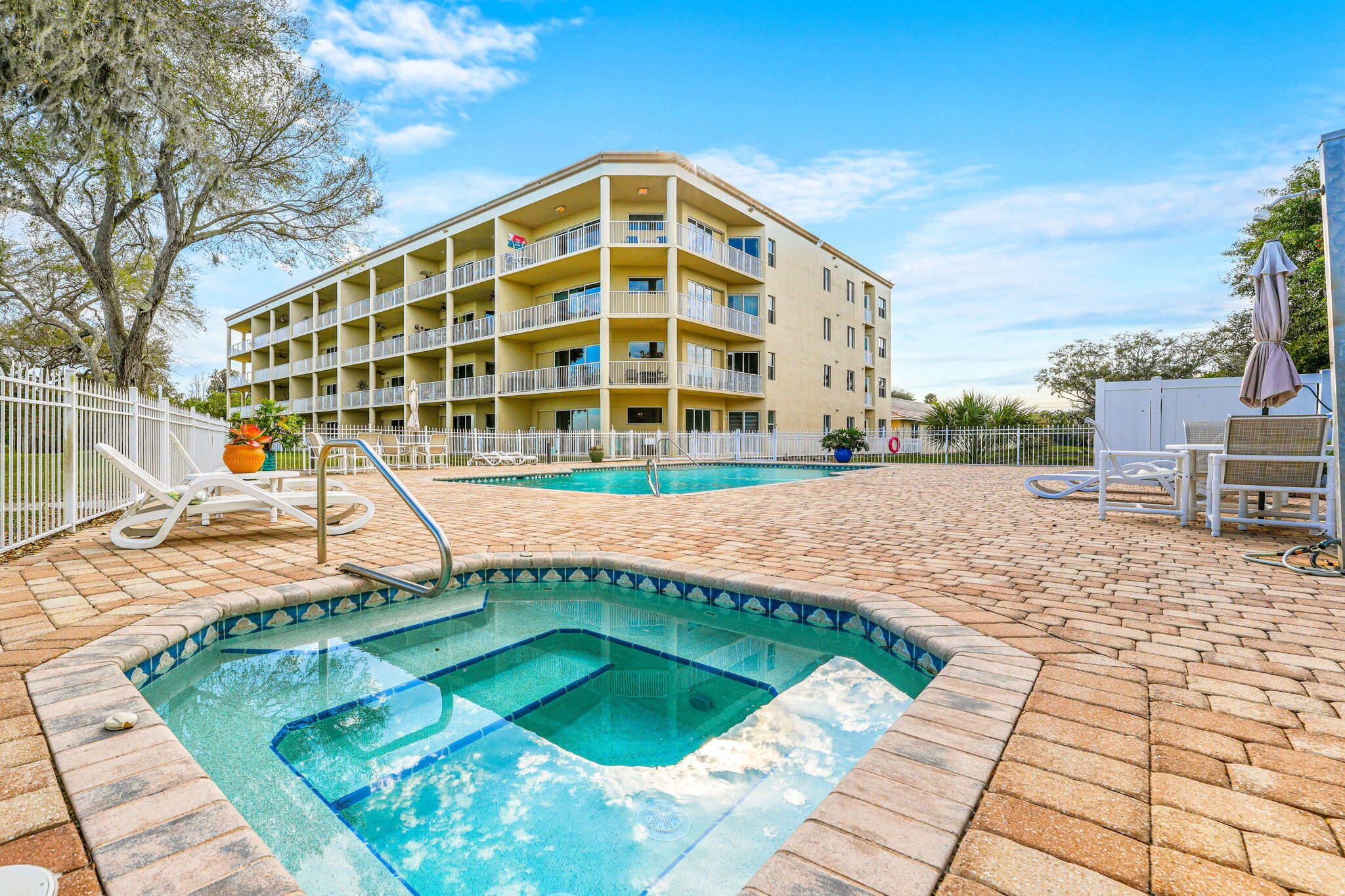 6005 Highway 1, 302