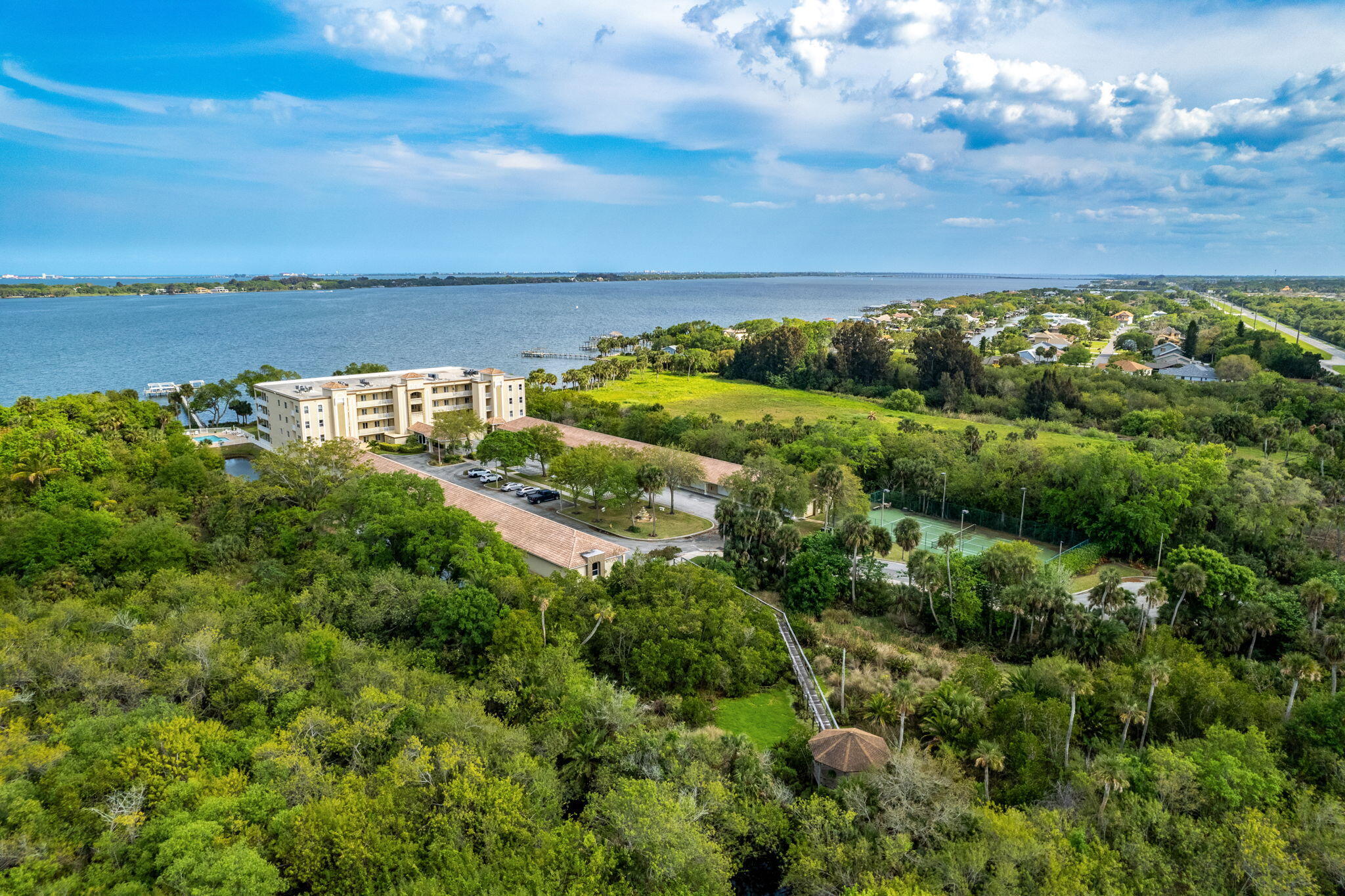 6005 Highway 1, 302