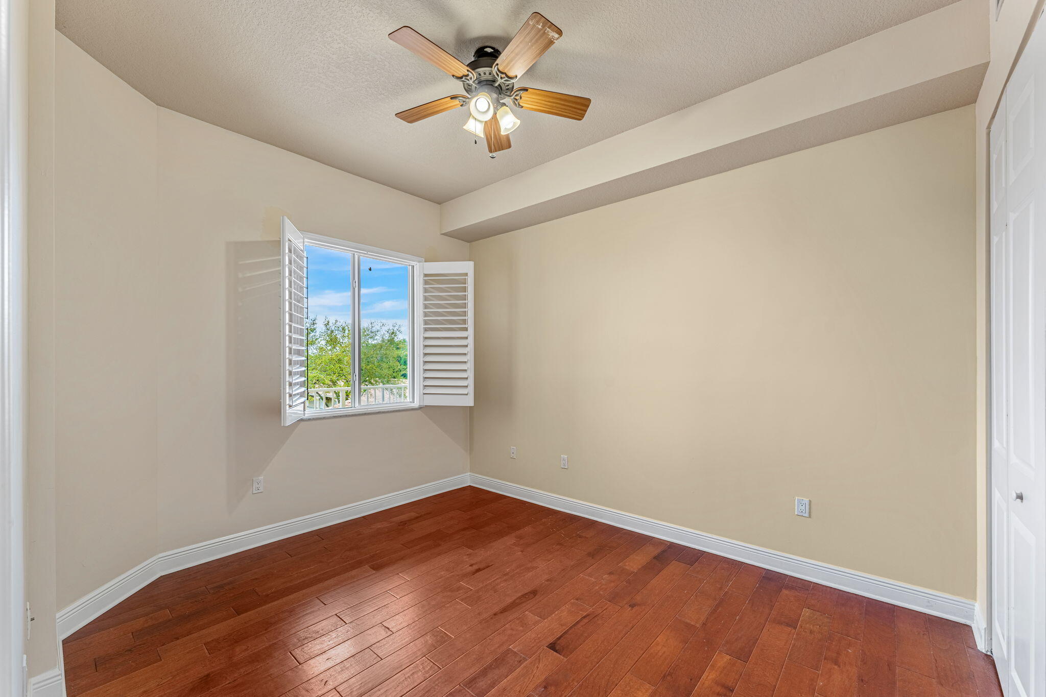6005 Highway 1, 302
