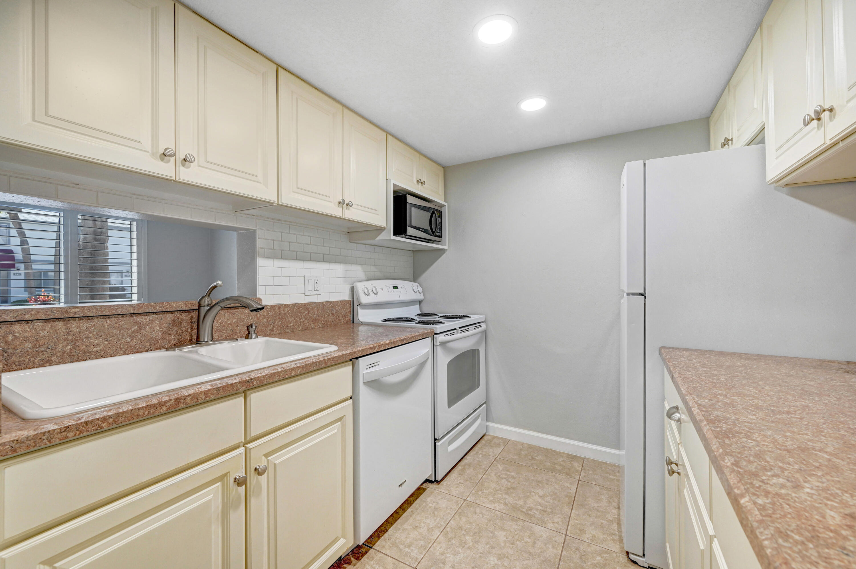 167 Seaport Boulevard, 32