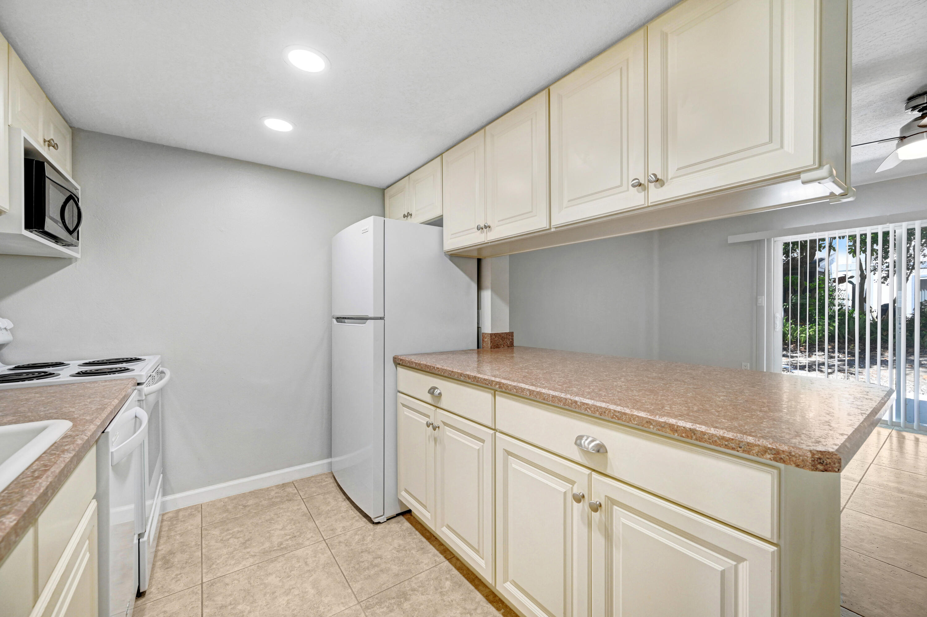 167 Seaport Boulevard, 32