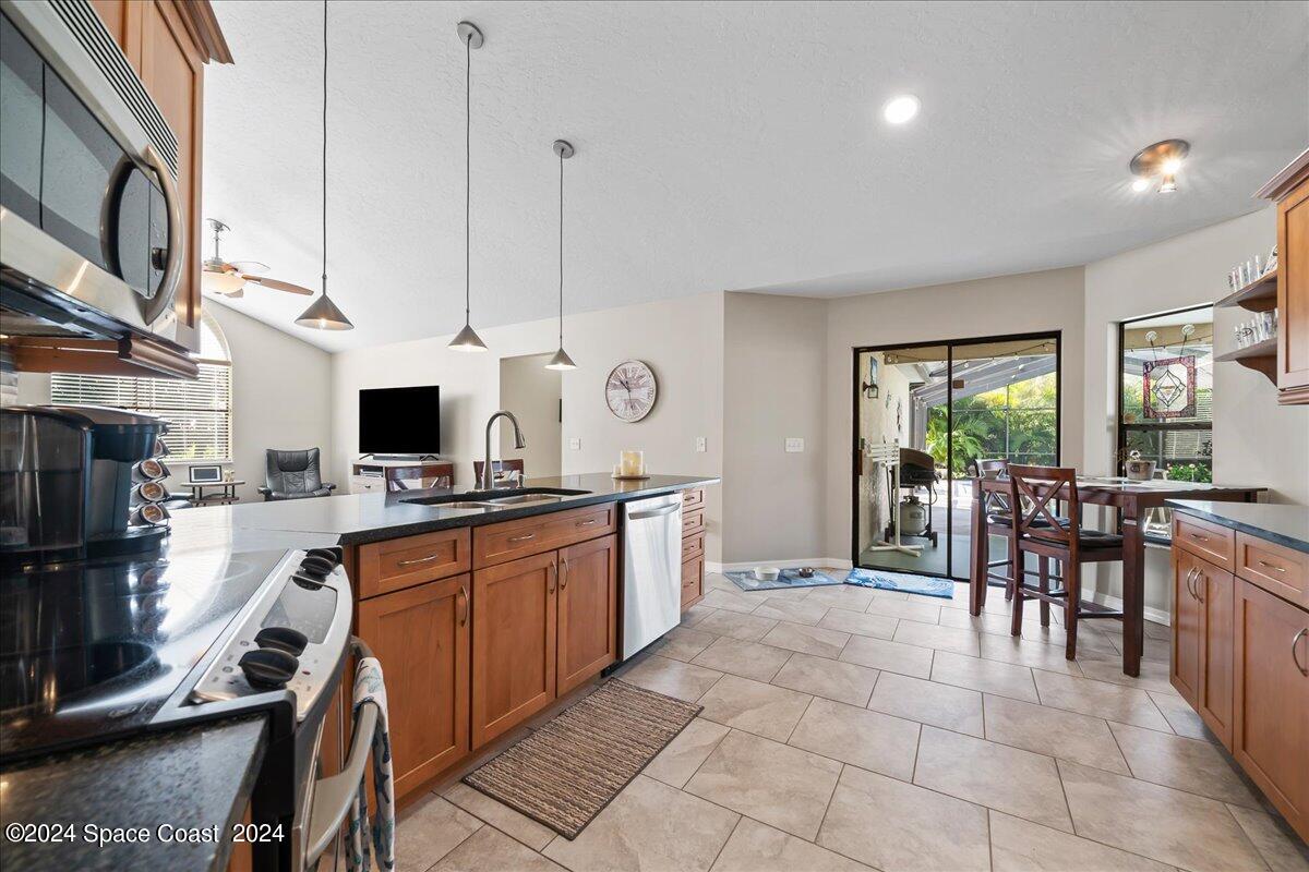 458 Sauders Road SE