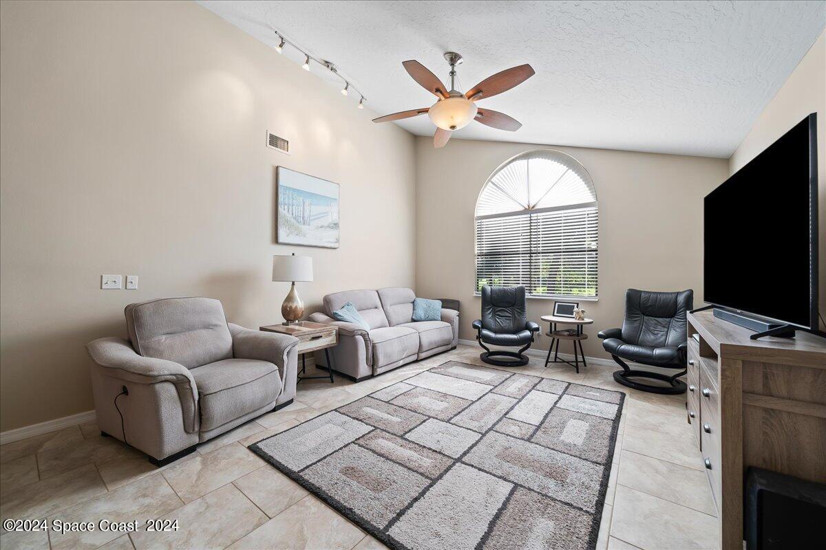 458 Sauders Road SE