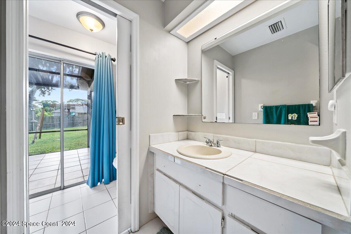 998 Zamora Street SE, 16