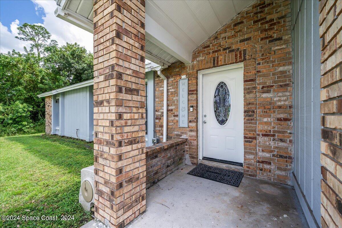998 Zamora Street SE, 16