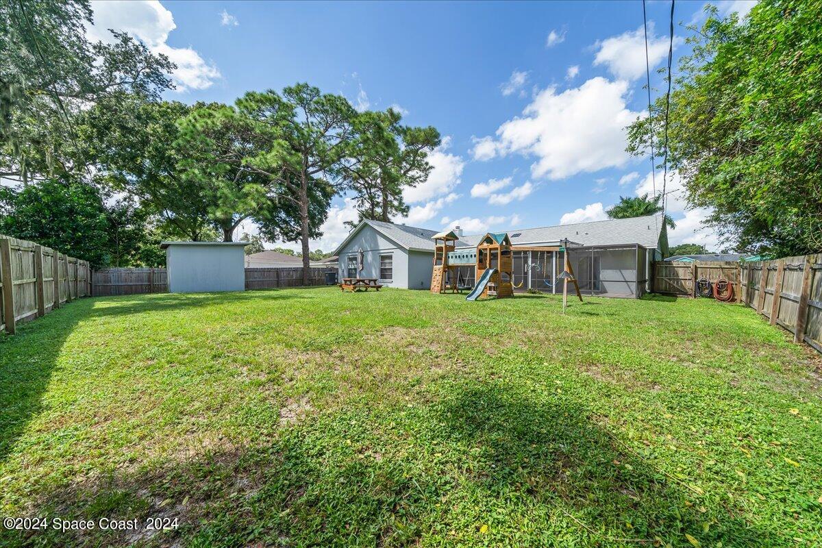 998 Zamora Street SE, 16