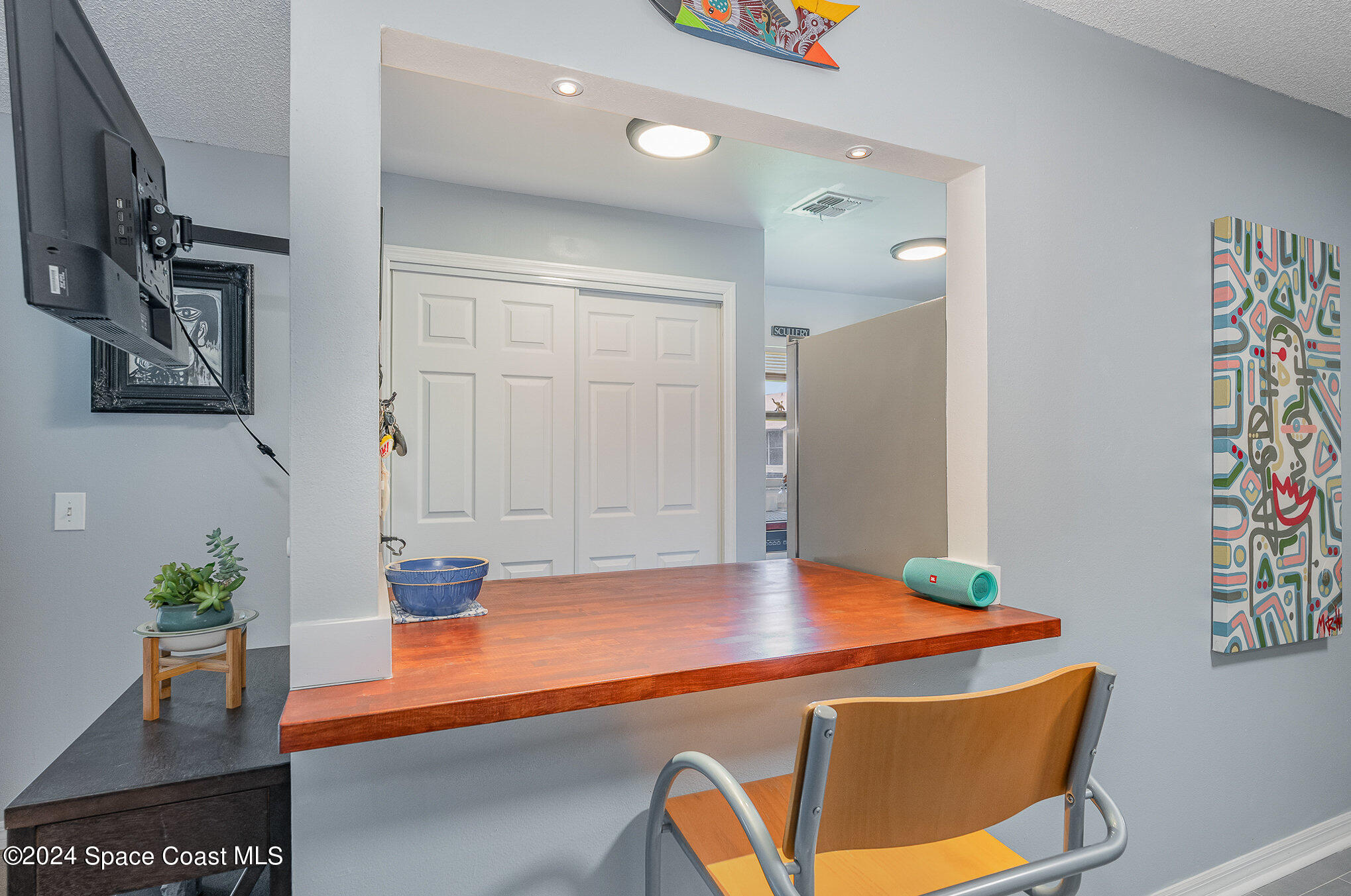 280 Spring Drive, 4