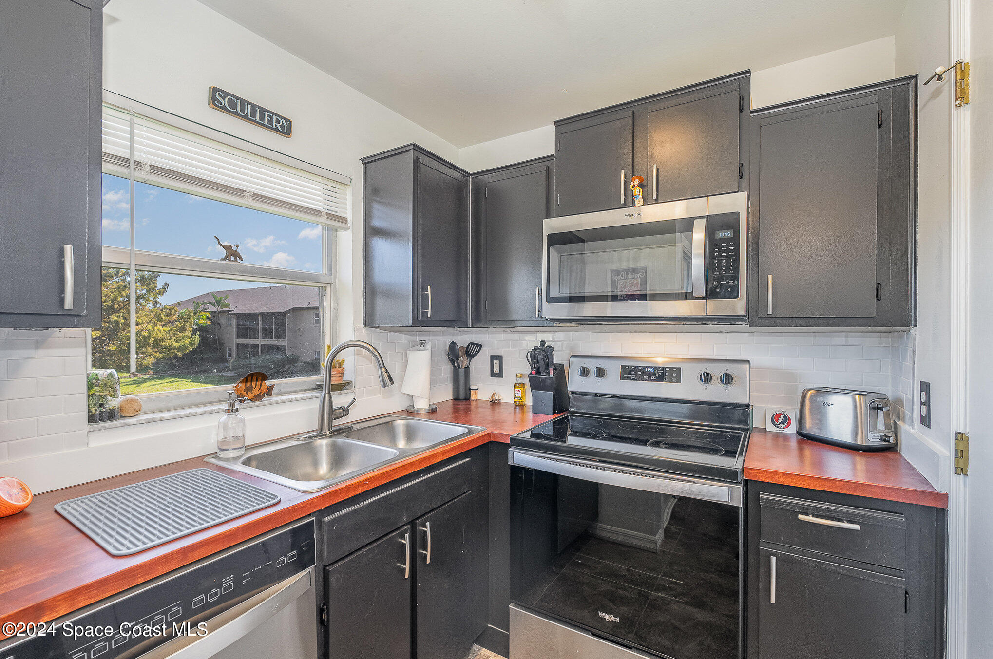 280 Spring Drive, 4