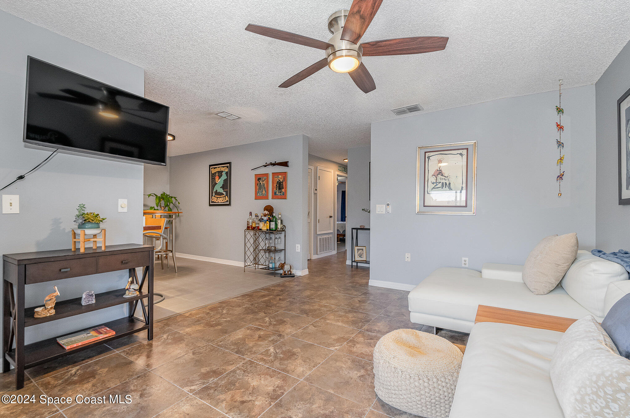 280 Spring Drive, 4