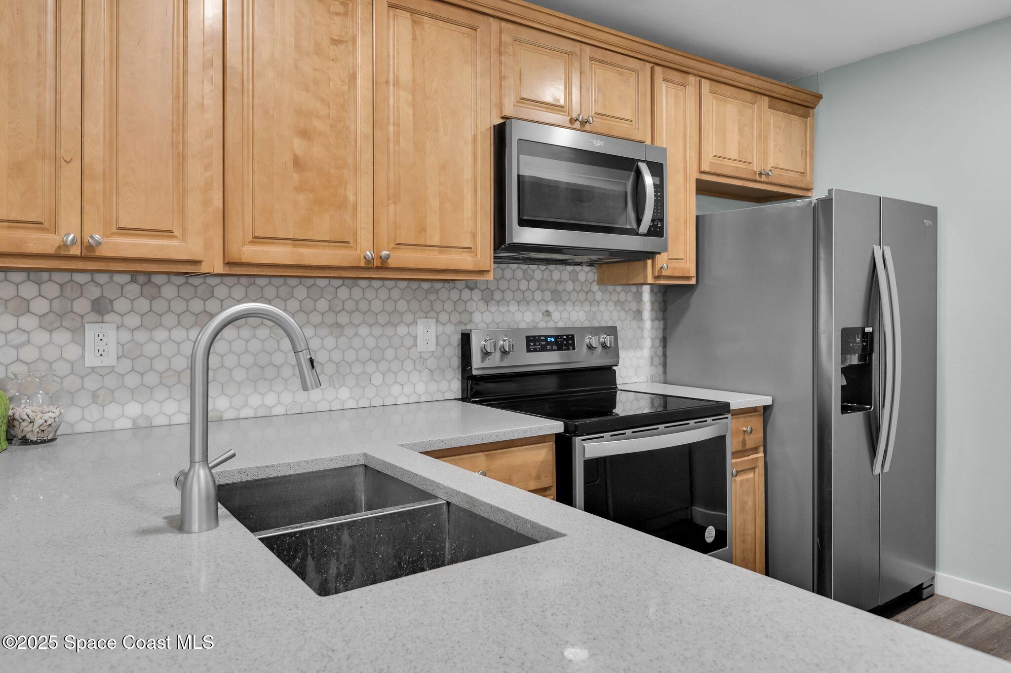 1460 Sheafe Avenue NE, 105