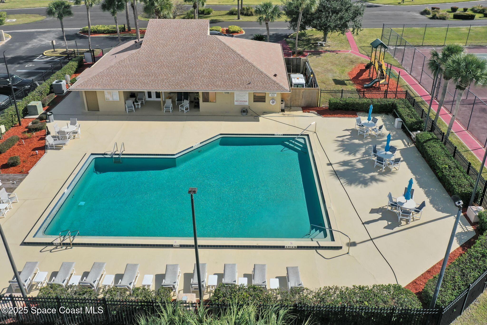 1460 Sheafe Avenue NE, 105
