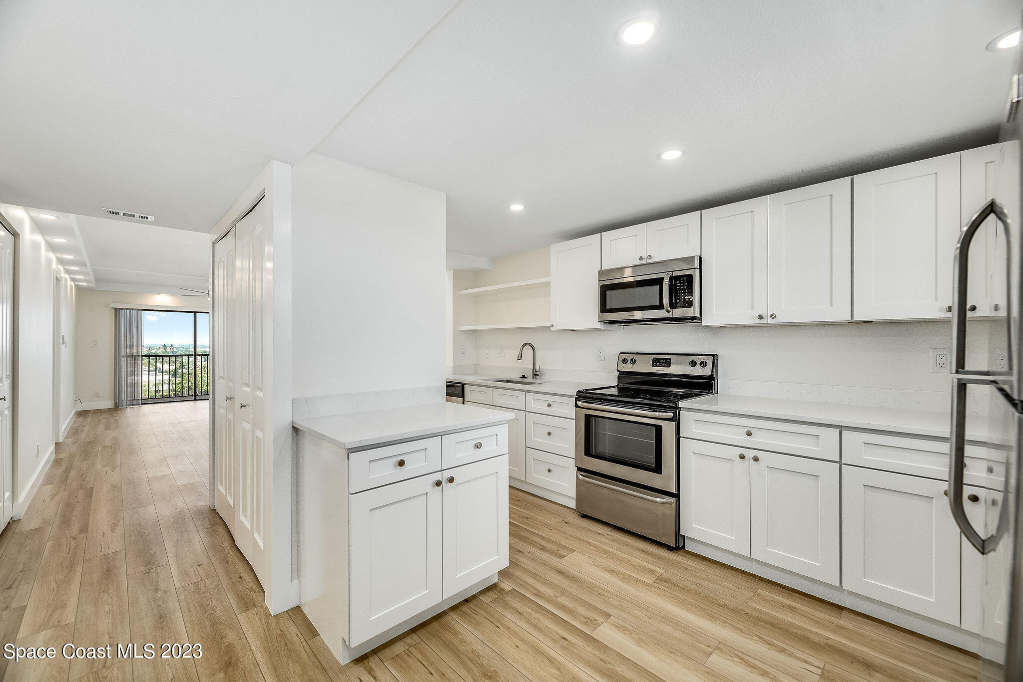 500 Palm Springs Boulevard, 807