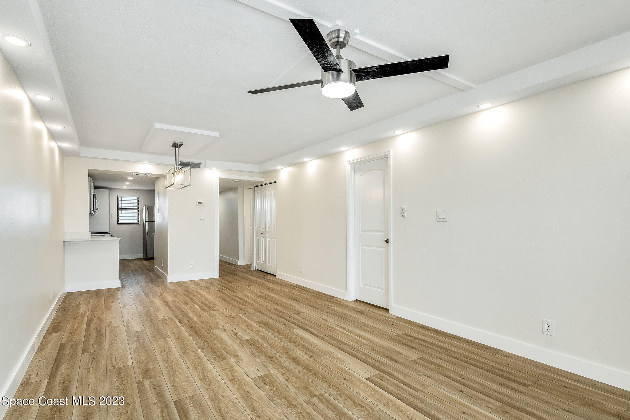 500 Palm Springs Boulevard, 807
