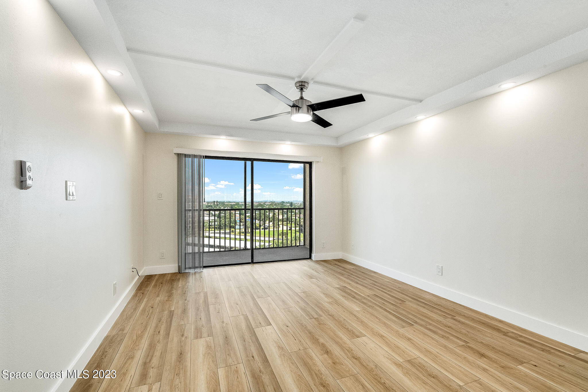 500 Palm Springs Boulevard, 807
