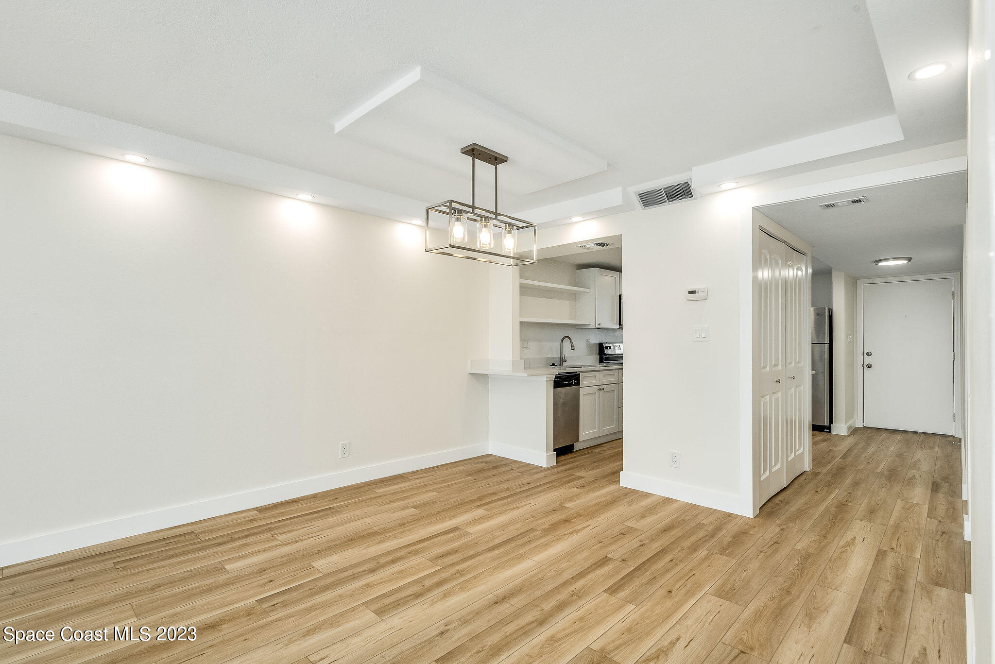 500 Palm Springs Boulevard, 807