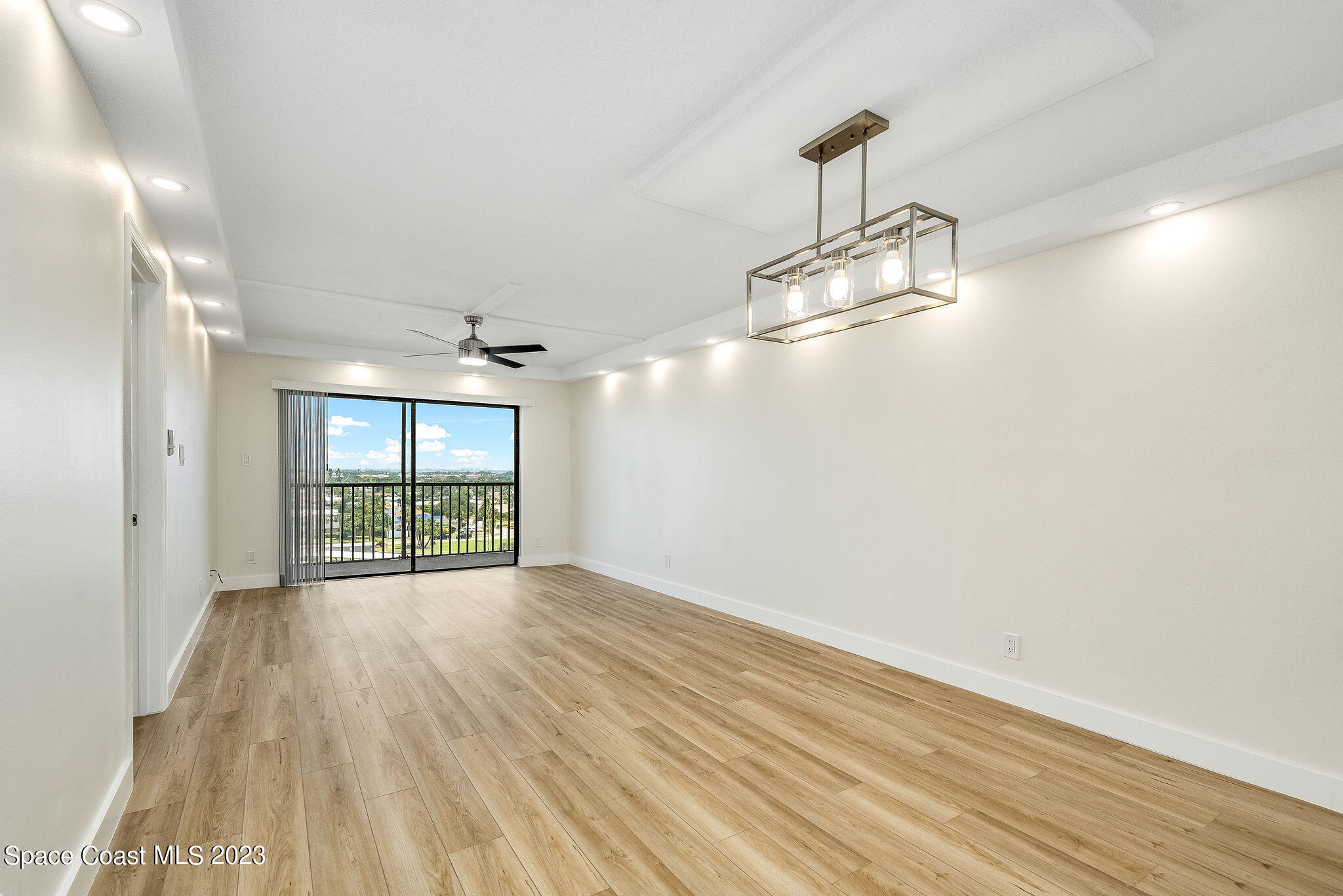 500 Palm Springs Boulevard, 807