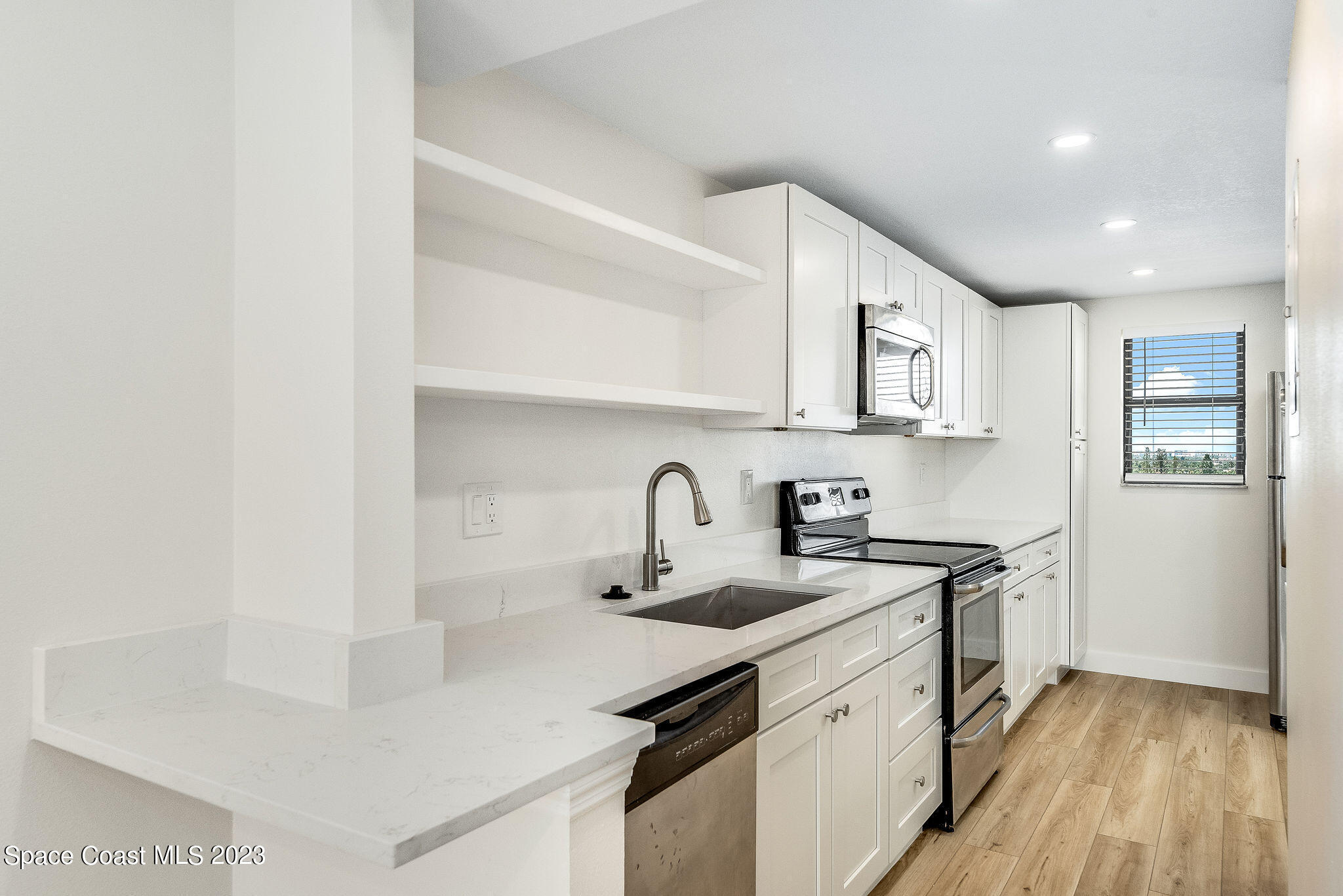 500 Palm Springs Boulevard, 807