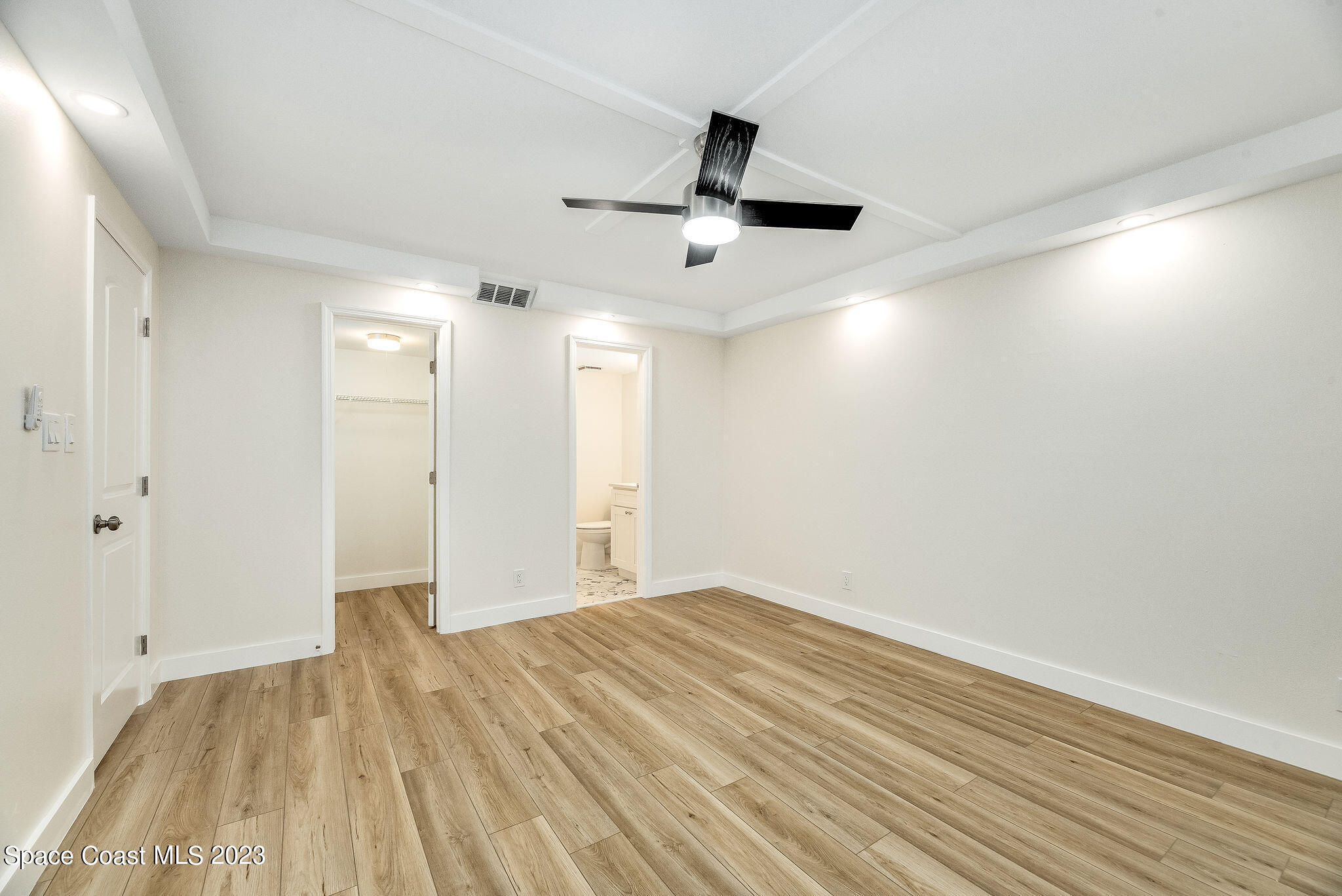 500 Palm Springs Boulevard, 807