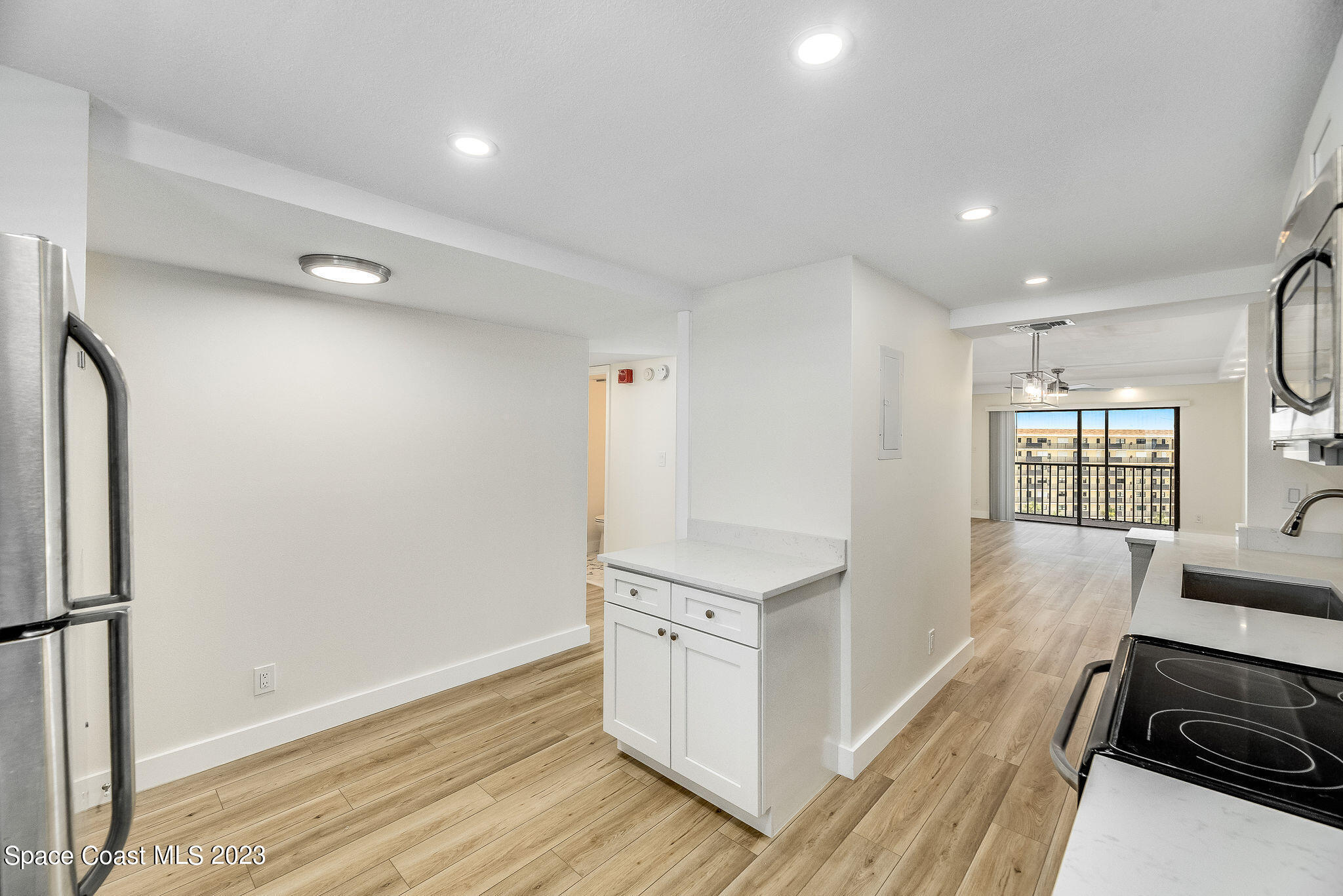 500 Palm Springs Boulevard, 807