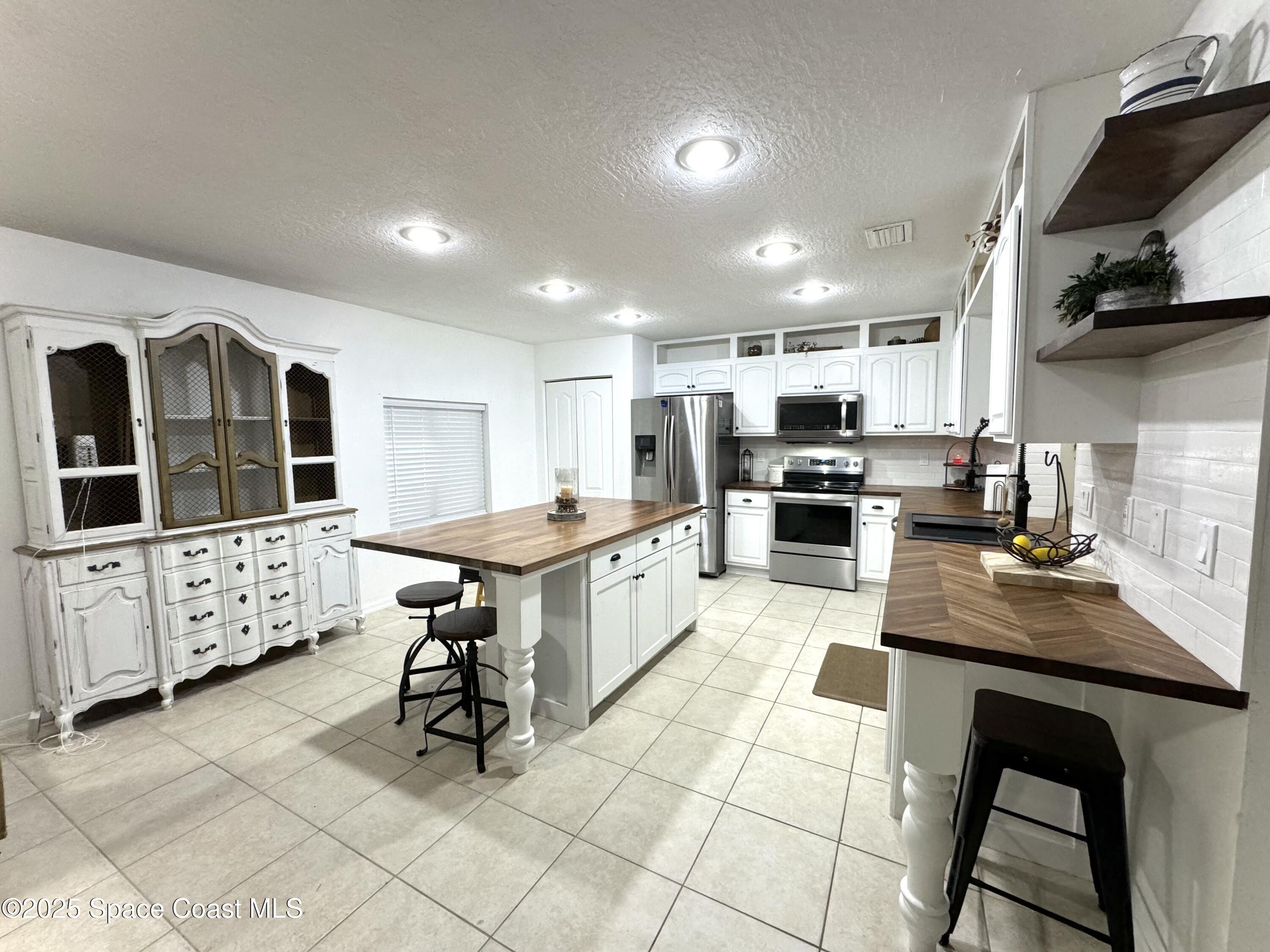 398 Arapahoe Lane NE