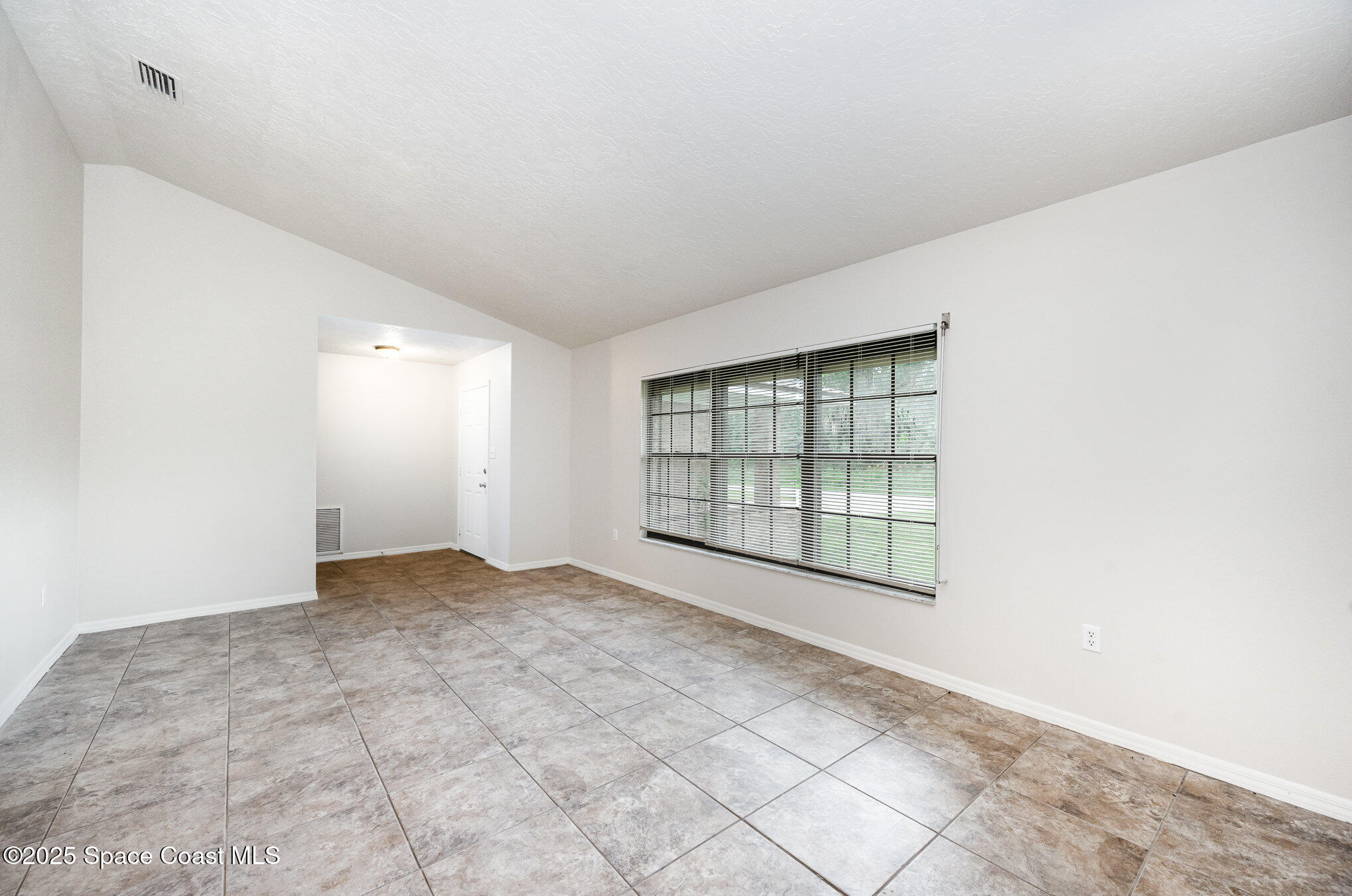 2914 Kosuth Road NE