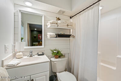1635 42nd Square, 104