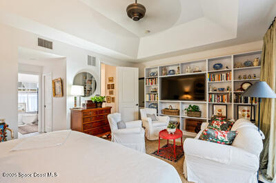 1635 42nd Square, 104