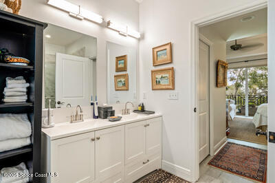 1635 42nd Square, 104