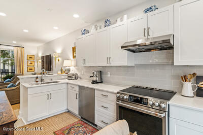 1635 42nd Square, 104