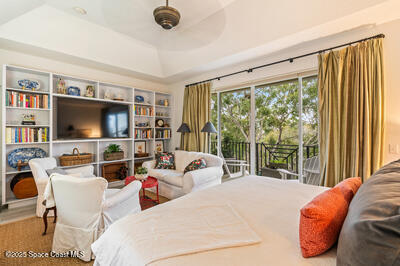1635 42nd Square, 104
