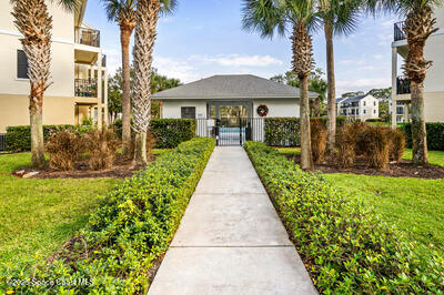 1635 42nd Square, 104