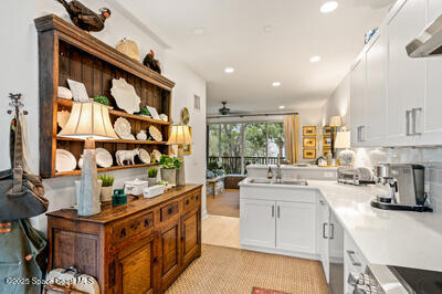 1635 42nd Square, 104