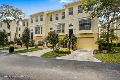1635 42nd Square, 104